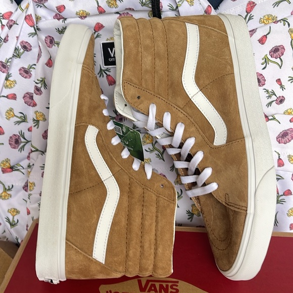 Vans Men’s Sk8-Hi
Pig Suede Tobacco Brown
VN0005U9TBN
Sneakers - Picture 12 of 16